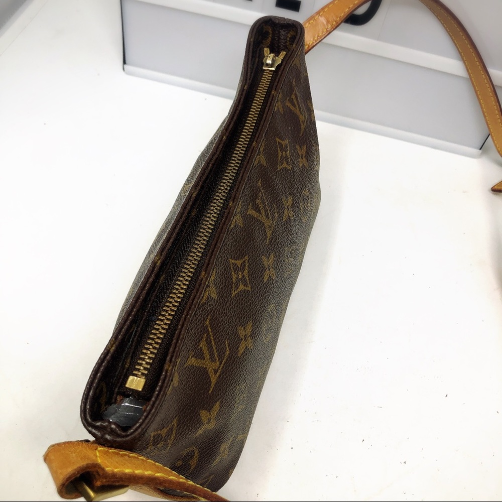 Sold*Louis Vuitton Trotteur Monogram Crossbody - Picture 5 of 8